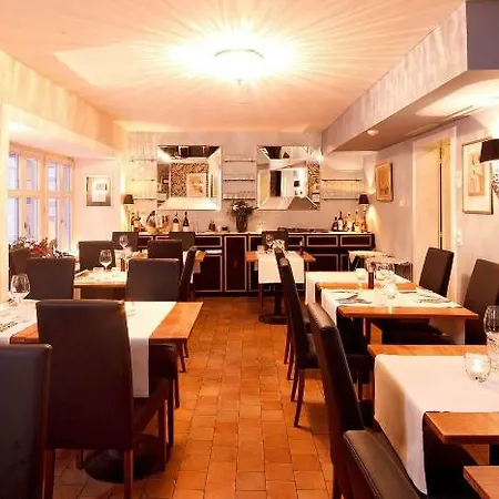 Szálloda Rössli 3*